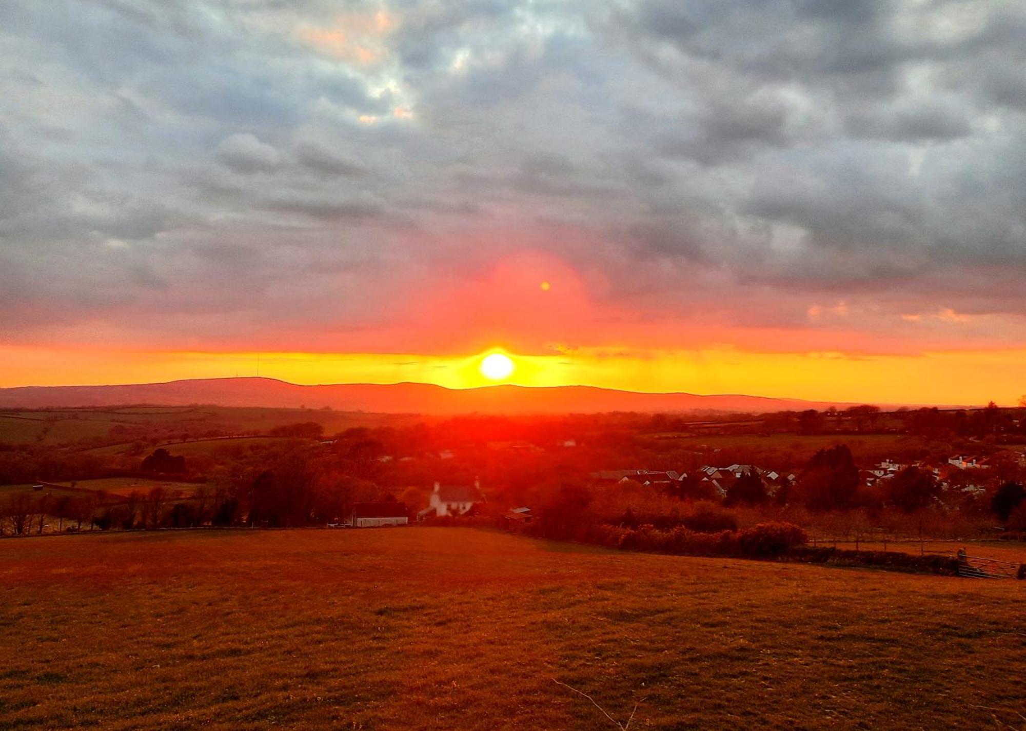 Summit Camping Kit Hill Cornwall Panoramic Views Grass Pitch From 15Pn Or Bella Bell Tent 75Pn Callington Esterno foto